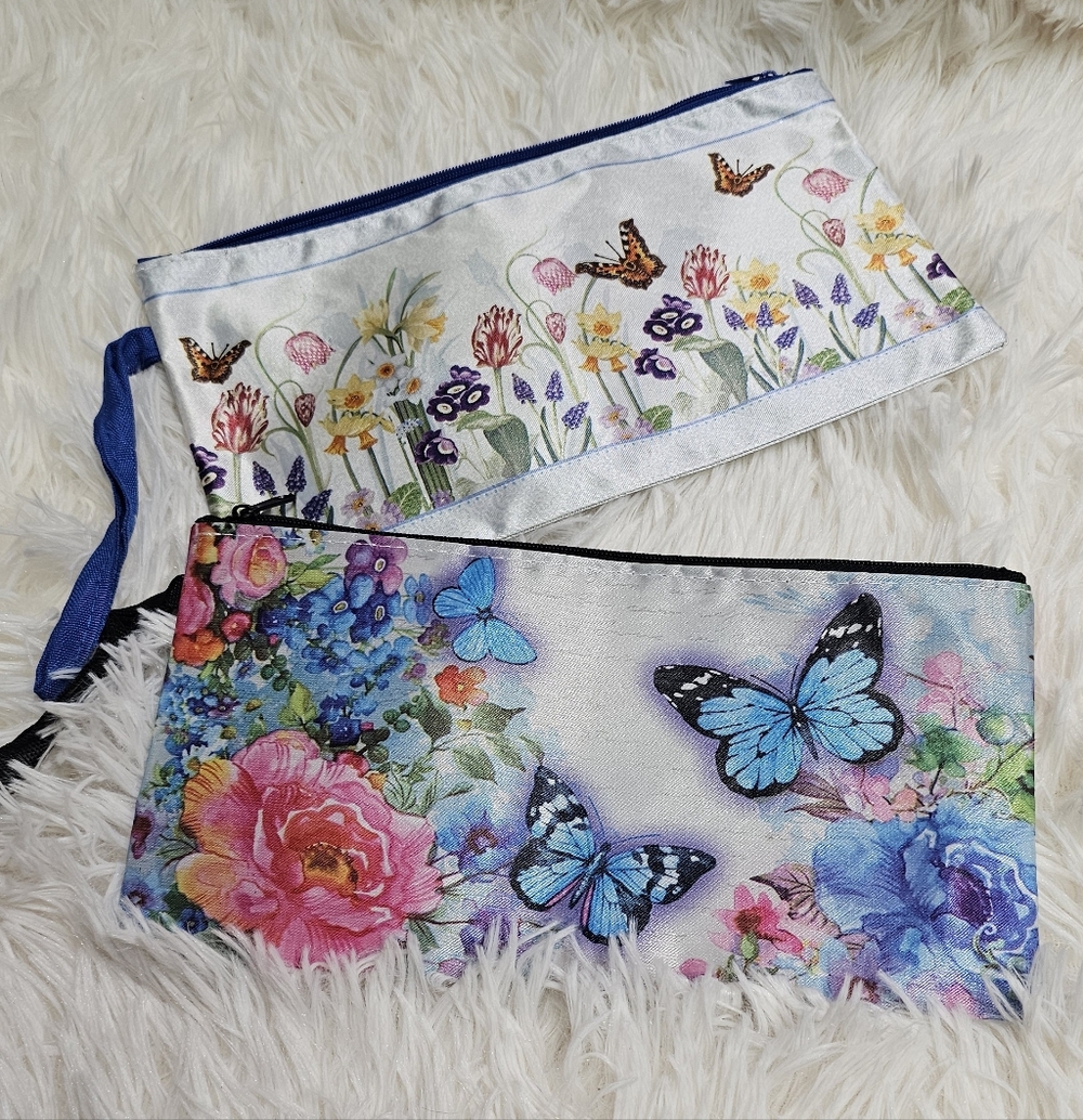 Floral and Butterfly Print Zipper Wristlet Pouches Set Of Two NWOT - Picture 1 of 3